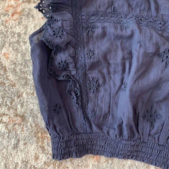 NWT AERIE navy broderie crop top with frill sleaves size xs with tie back - Picture 3 of 4